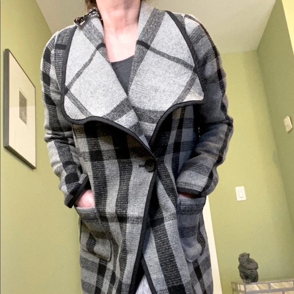 le chateau Jackets & Blazers - 🎉HP🎉 BNWT le Chateau jacket